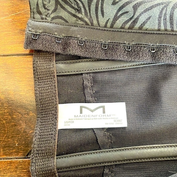 Maidenform Size S Firm Control Waist Cincher SE3067 Black Gray Zebra print - Picture 9 of 10